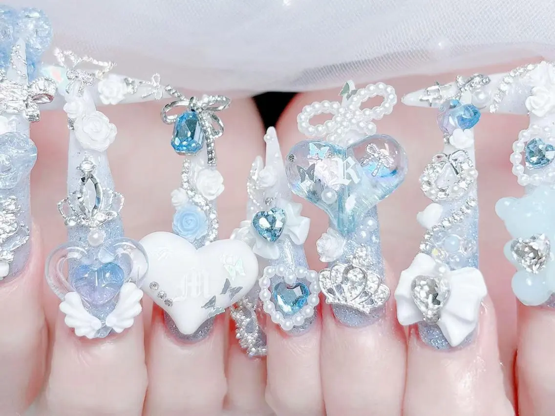 ネイル 長さ出し キラキラネイル 韓国ネイル ロングネイル マグネットネイル ハンドネイル ハンドケア Akira✨ nailのネイルデザイン