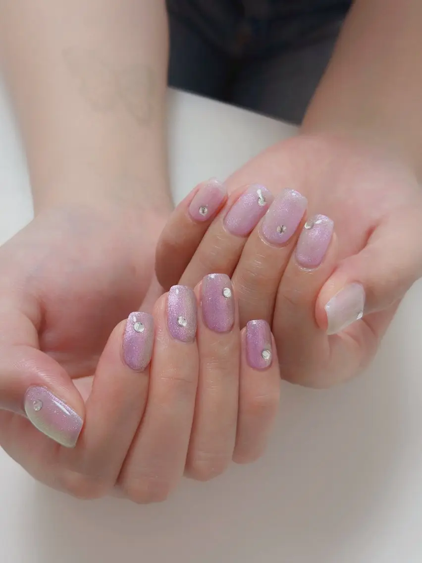 ネイル オーロラネイル 長さ出し フットネイル ラメ(グリッター) ラメグラデーション ハンドネイル 👍thumbs up nail👍のネイルデザイン