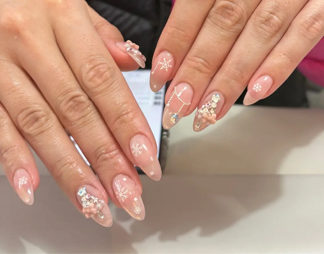 ネイル ハンドネイル フットネイル ハンドケア AngelChris ビューティーサロンのネイルデザイン