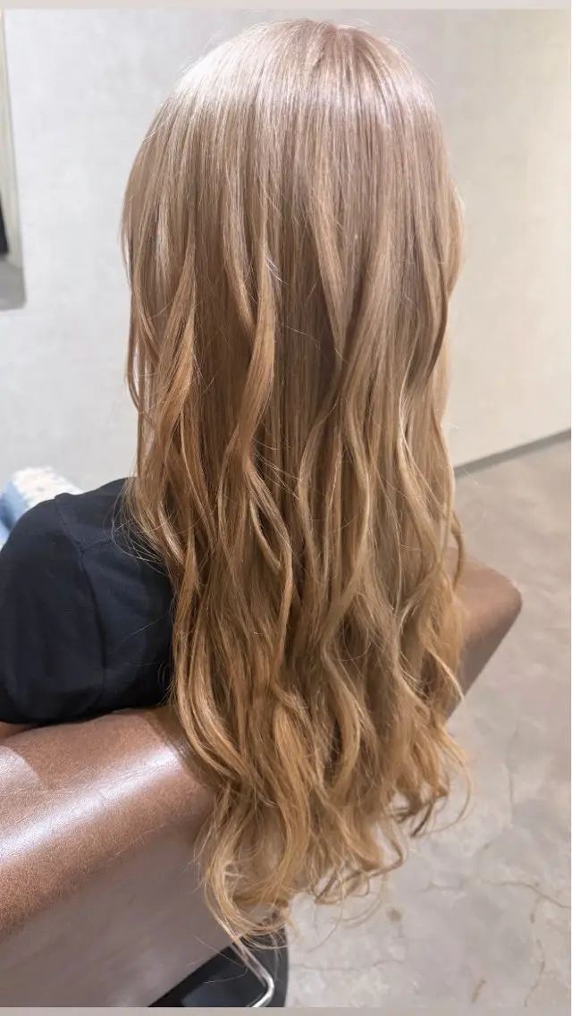 ロング カラー ブリーチ ヘアカラー Bish Yanaのヘアスタイル