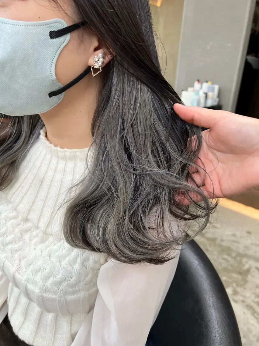 ミディアム カラー シルバー カット ヘアカラー トリートメント ブリーチ特化 梅田本多翔のヘアスタイル
