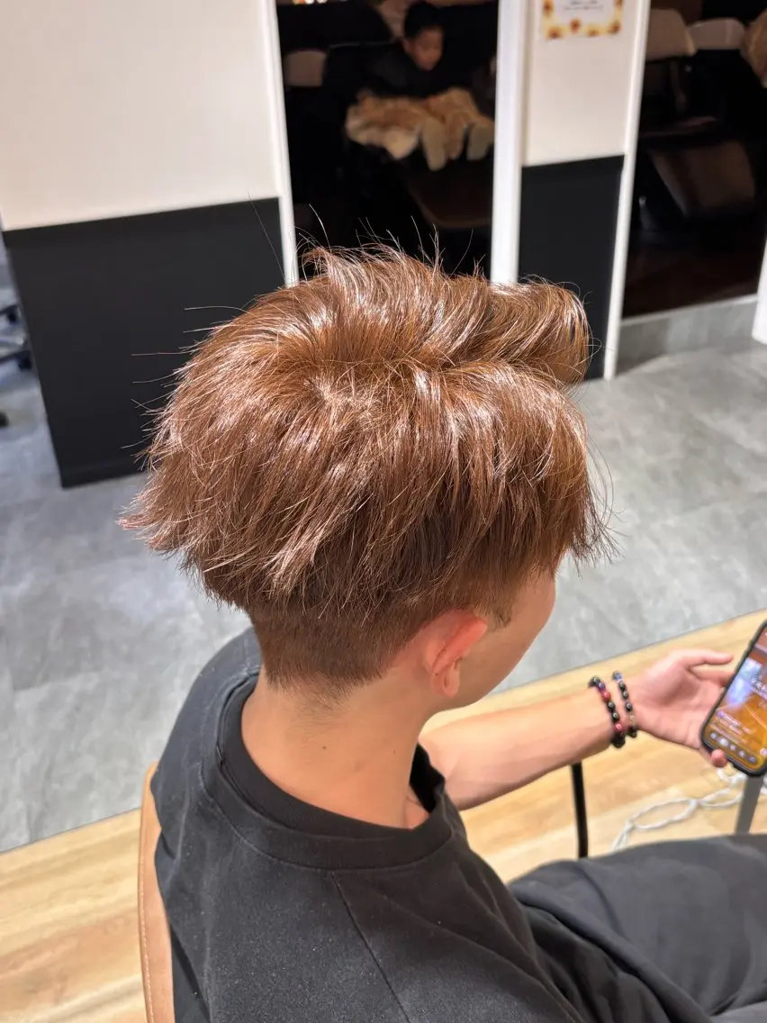 カラー メンズ メンズブリーチ ブリーチ ブリーチなしカラー ヘアカラー 今西 惟之のヘアスタイル