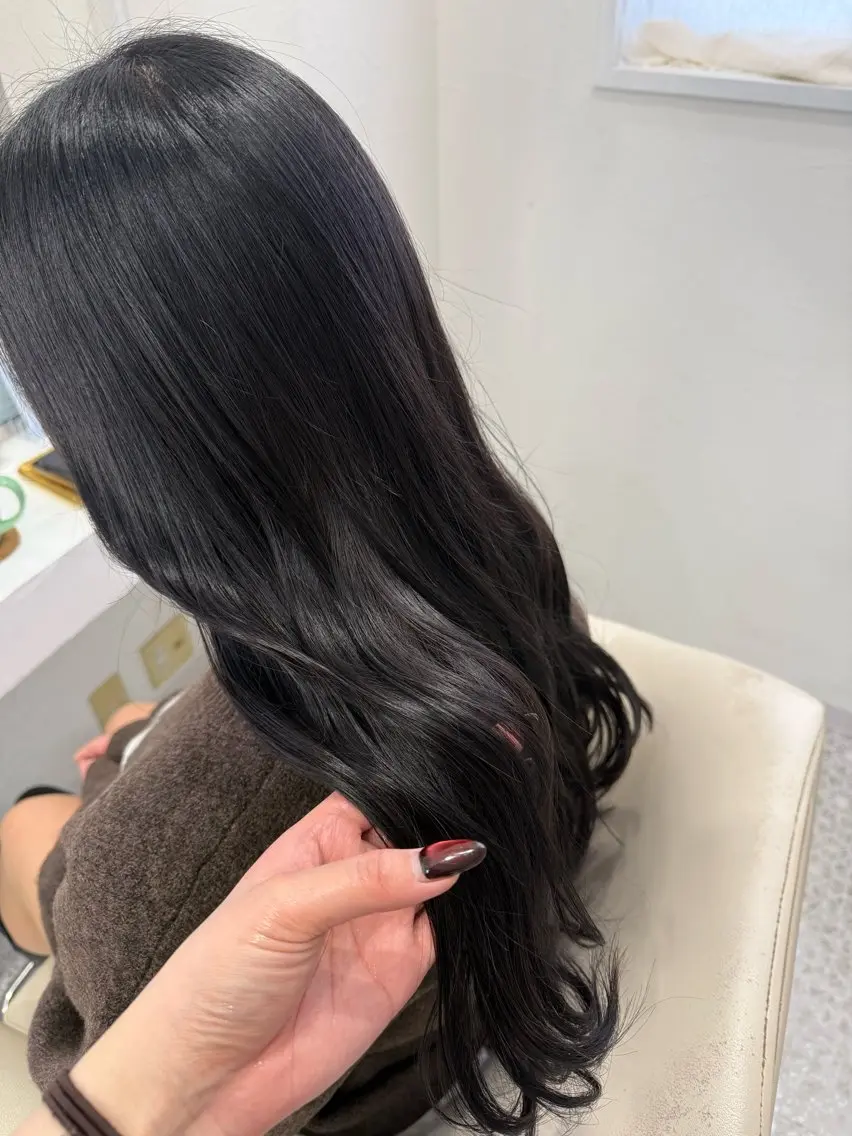 ロング カラー ヘアカラー トリートメント LOMARLIE/ NATUMIのヘアスタイル