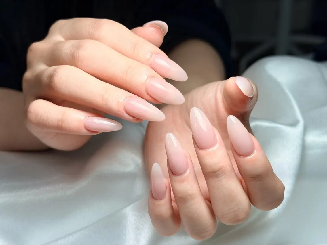 ネイル オーロラネイル ブルー チークネイル フットネイル フレンチネイル ハンドネイル GIN NAILのネイルデザイン
