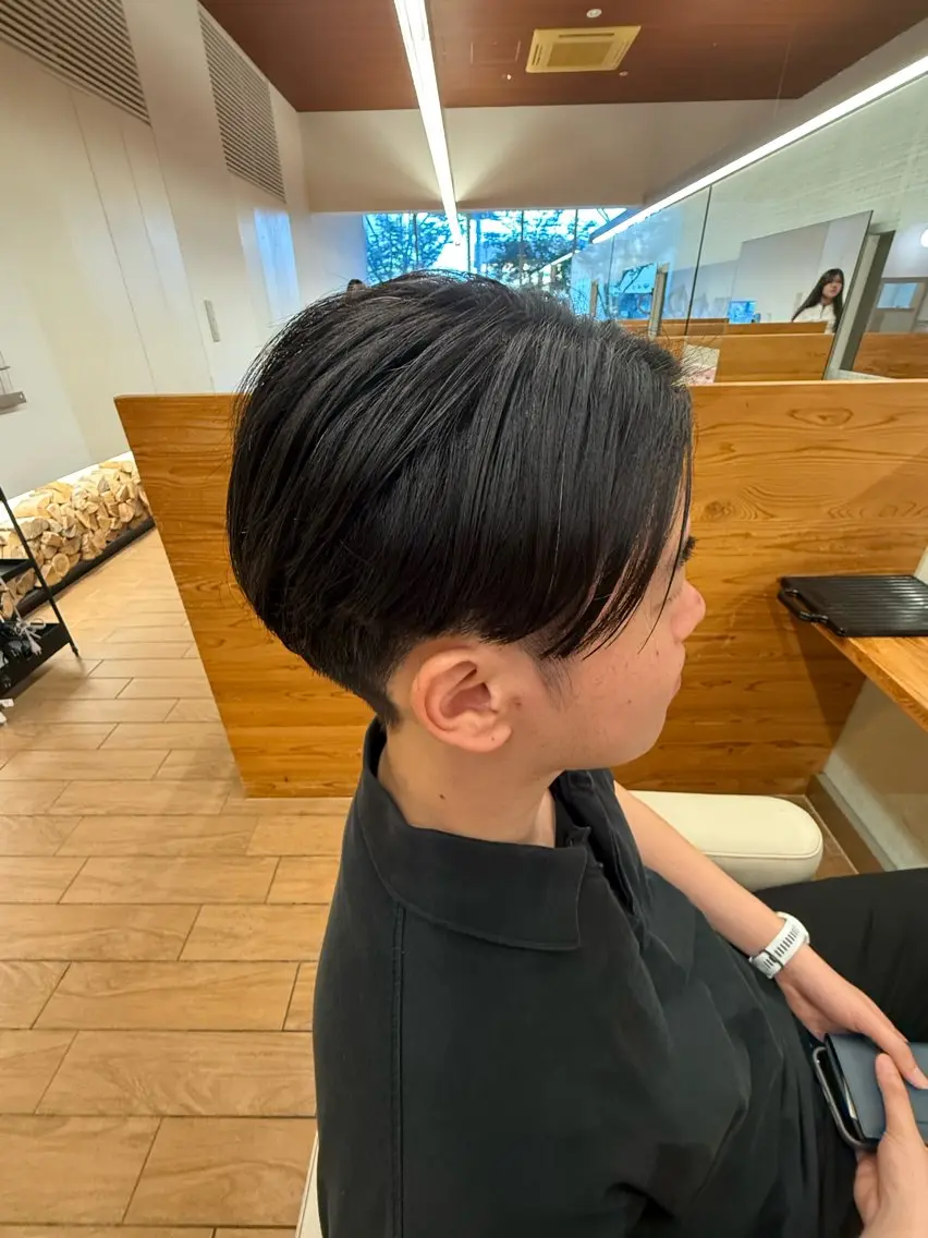 ショート メンズ センターパート カット 🫐佐藤 志乃　艶 カラー/カット🫐のヘアスタイル