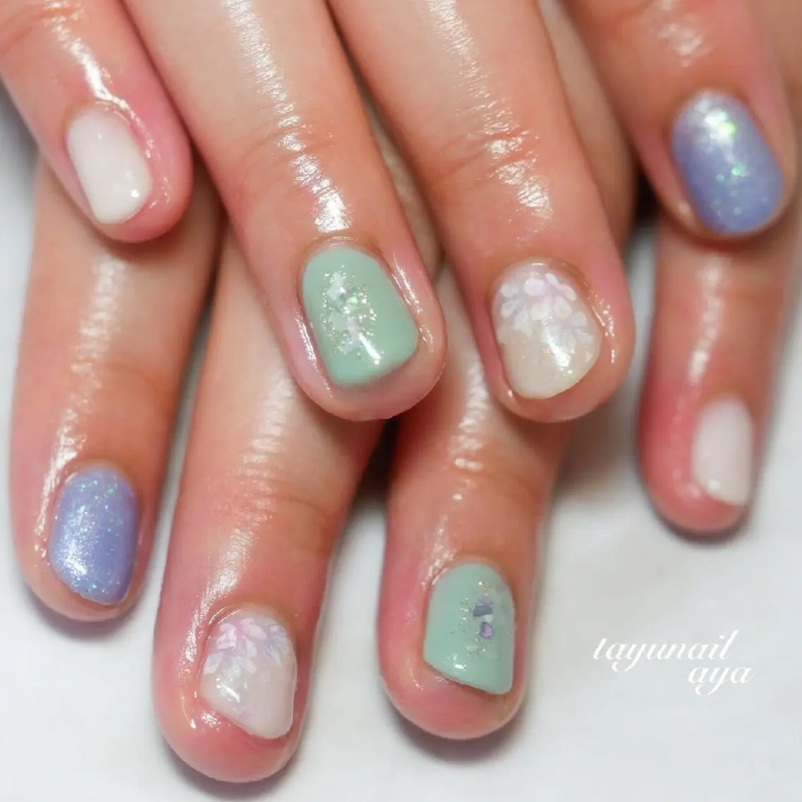 ネイル アートネイル ブルー フラワーネイル ジェルネイル ラメ(グリッター) ネイルサロン 【たゆnail】のネイルデザイン