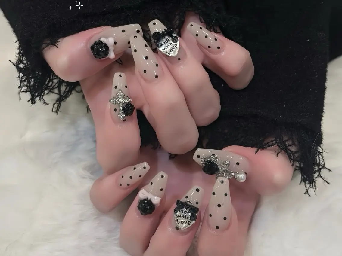ネイル アニマル柄 ボルドー ブラウン チークネイル フレンチネイル ハンドネイル Rin Nail 新大久保店のネイルデザイン