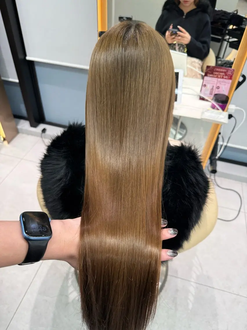 ロング トリートメント shion 透明感カラーのヘアスタイル