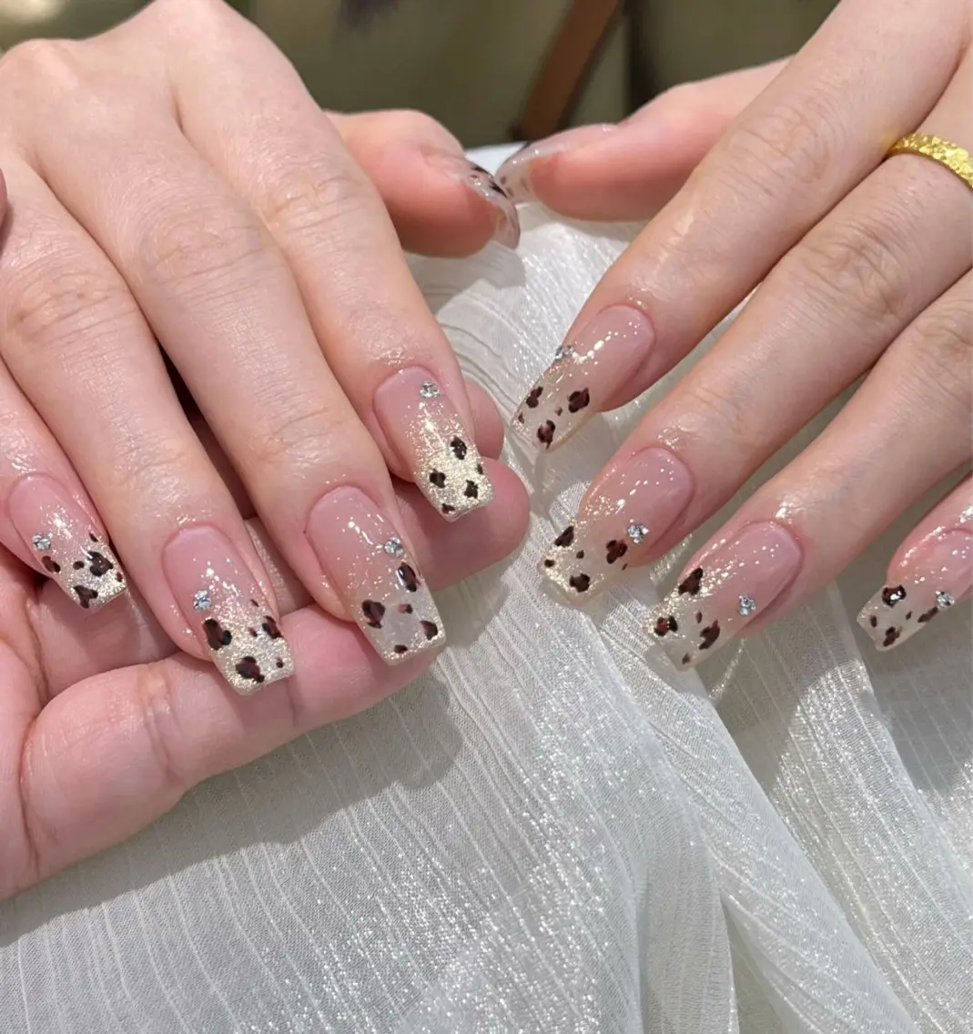ネイル フレンチネイル グラデーション キラキラネイル 韓国ネイル マグネットネイル ハンドネイル 🎀🎀YooLi Nail Salonのネイルデザイン