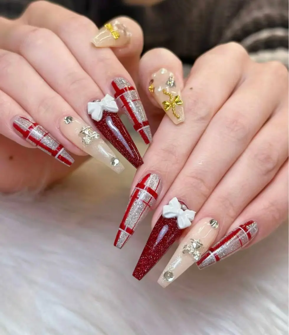 ネイル フレンチネイル ジェルネイル マグネットネイル 持ち込み ニュアンスネイル NiJi Nailsのネイルデザイン