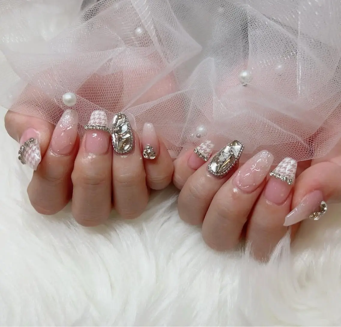 ネイル アートネイル グラデーション キラキラネイル ニュアンスネイル オフィスネイル ハンドネイル Amee Nail Salonのネイルデザイン
