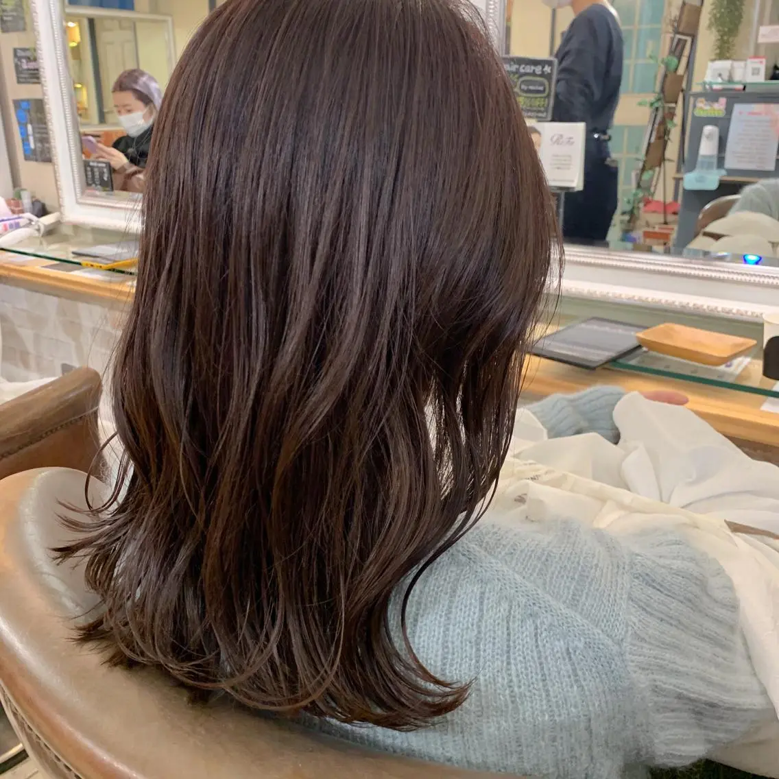 セミロング カラー ルビー 切りっぱなしボブ ソノキユウカのヘアスタイル