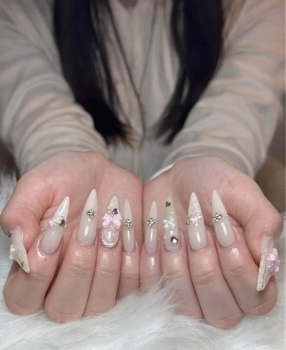 ネイル チークネイル ドット フレンチネイル グラデーション ハート Eli Muse 新宿ネイルのネイルデザイン