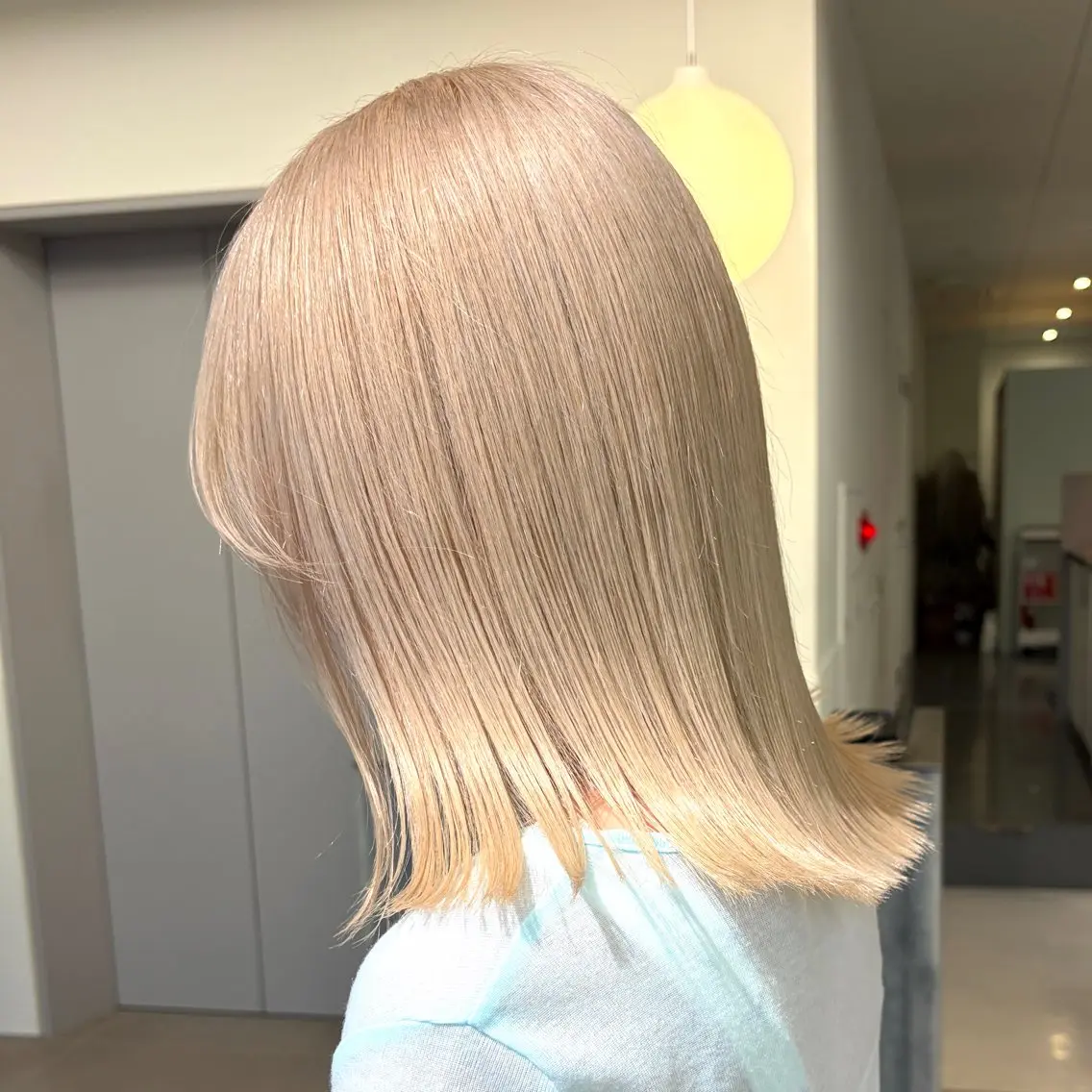 ミディアム カラー ベージュカラー 抜きっぱなしブロンド ブロンド 透明感カラー ダブルカラー ヘアカラー トリートメント ☪️ブリーチ特化施術 /レイヤー🪽aiのヘアスタイル