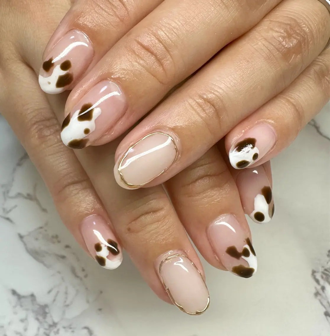 ネイル アニマル柄 チークネイル フレンチネイル ハロウィン キラキラネイル Mai’s nailのネイルデザイン