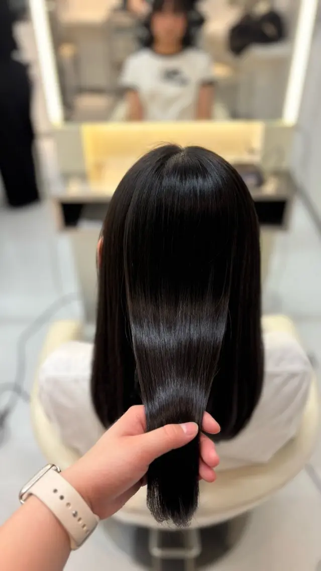 セミロング 縮毛矯正 asterisk 優羽のヘアスタイル