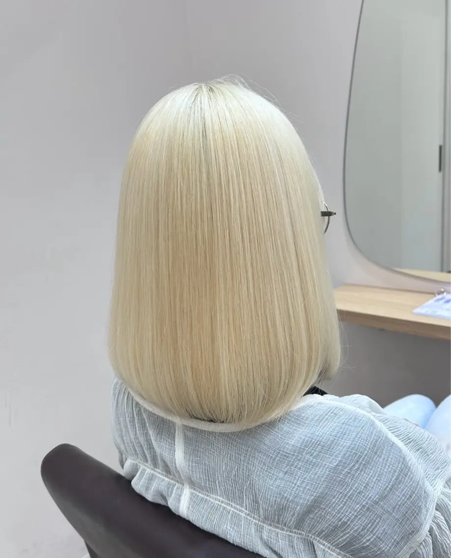 ミディアム カラー ブロンド ホワイトブロンド ヘアカラー トリートメント ブリーチ/レイヤー カット/ERI🐰のヘアスタイル