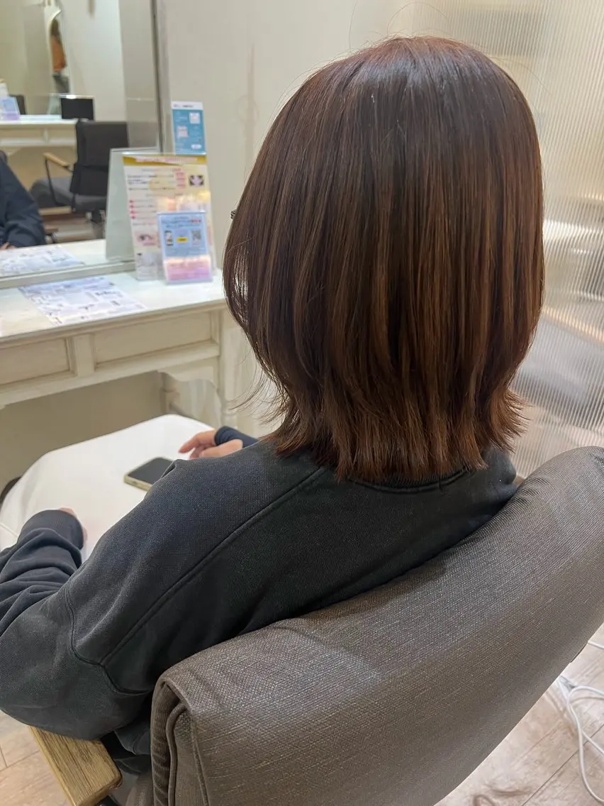 ミディアム ミディアムレイヤー レイヤーカット 外ハネヘア jurerbelle RIHOのヘアスタイル