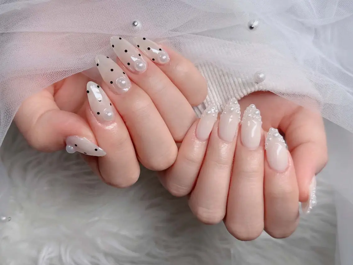 ネイル チークネイル フレンチネイル キラキラネイル 韓国ネイル マグネットネイル ハンドネイル Buruberii hbaby nailのネイルデザイン