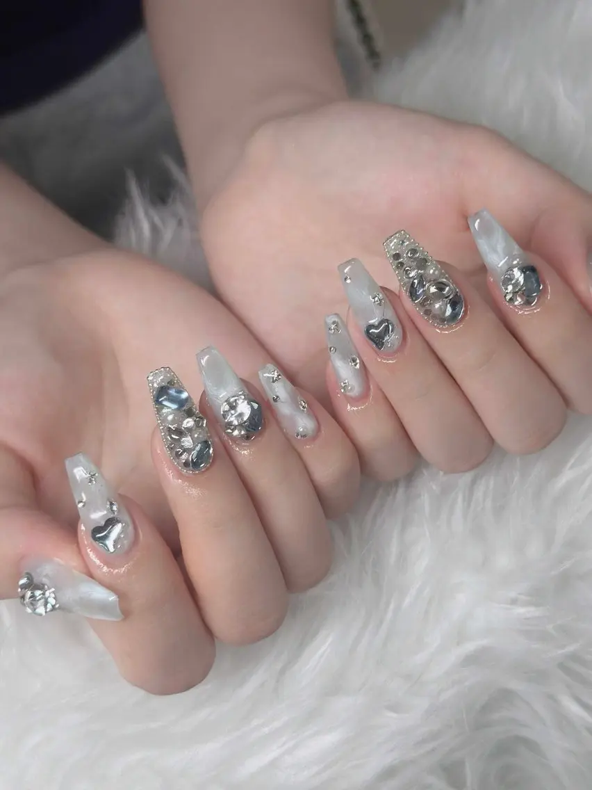 ネイル フレンチネイル ジェルネイル ガラスフレンチ ハロウィン ハート H.baby Nail Salonのネイルデザイン