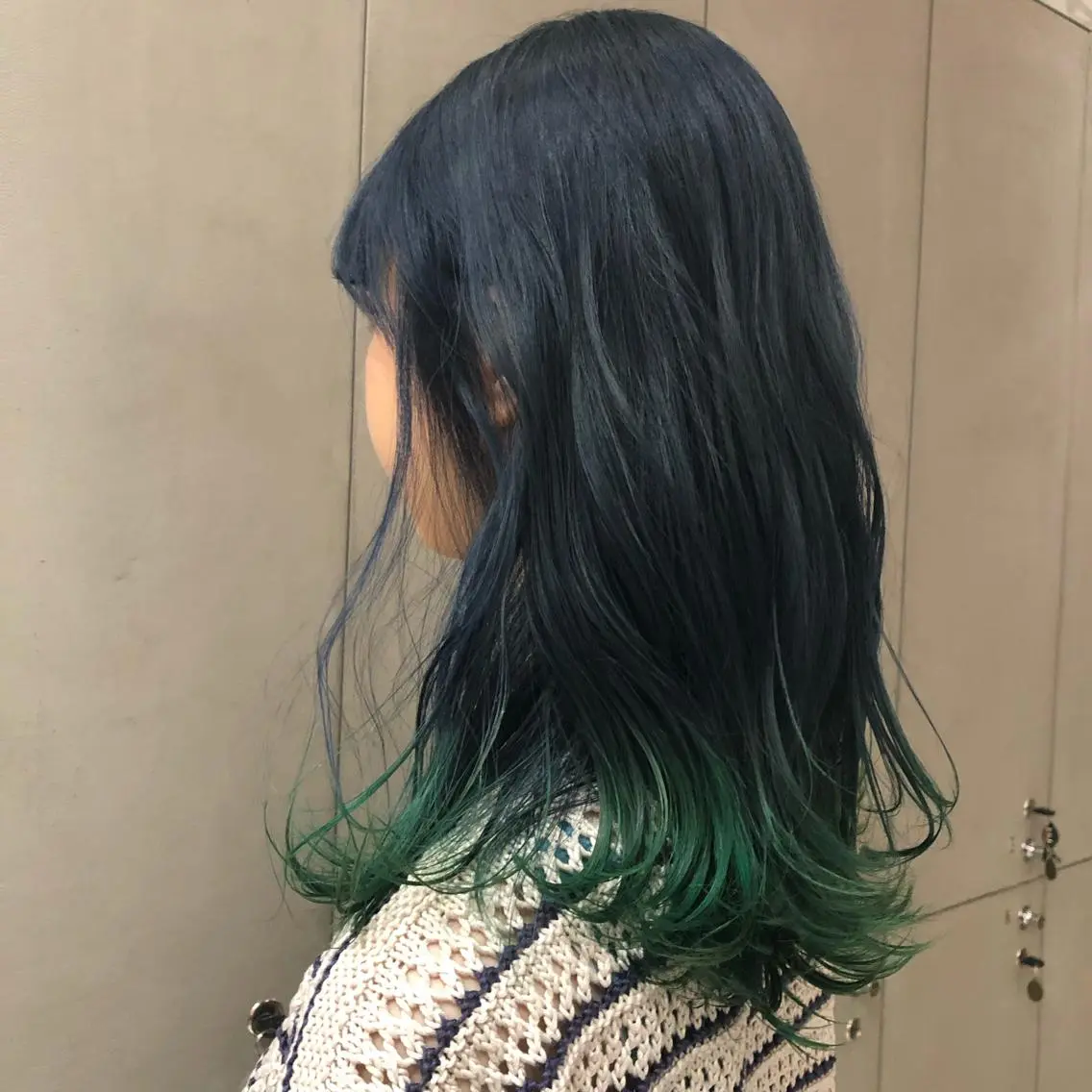 セミロング カラー 古屋 花織のヘアスタイル