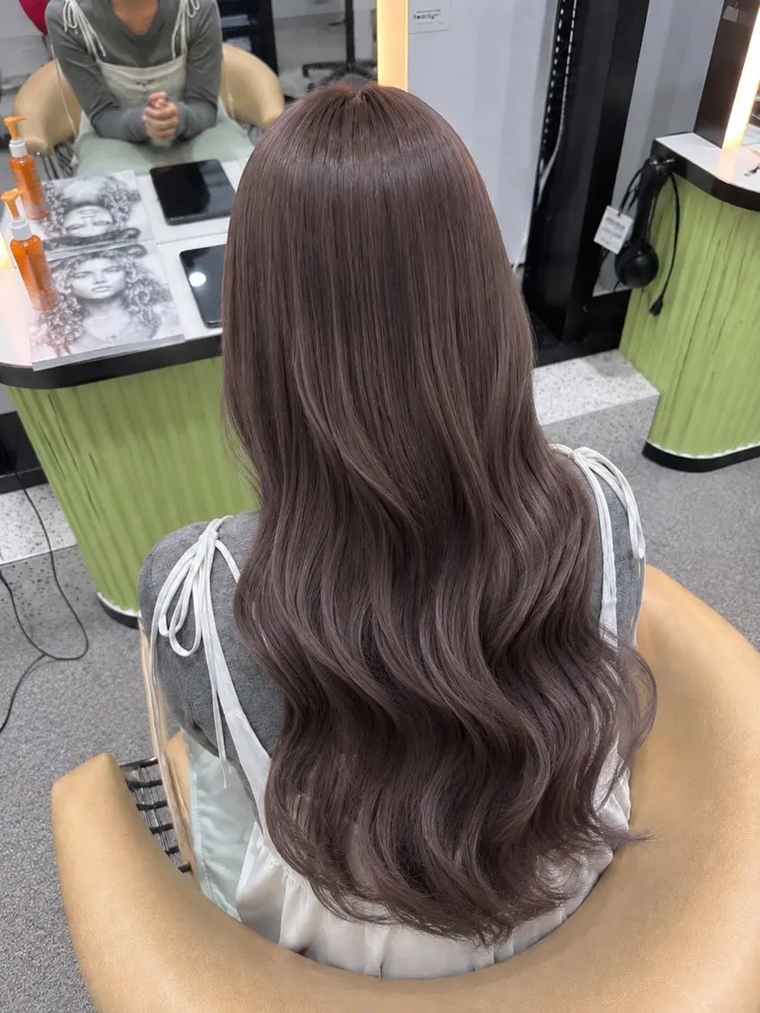 ロング 🩷ワンホン・透明感 カラーはくの🩷のヘアスタイル