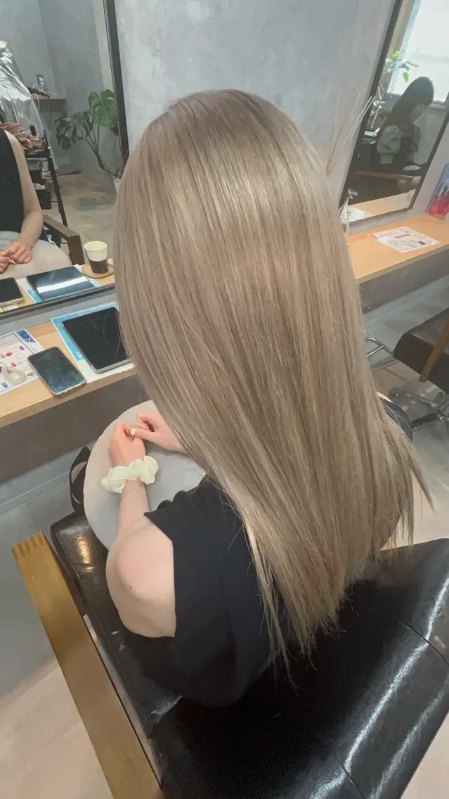セミロング motoトップカラー リスト/ブリーチカラのヘアスタイル