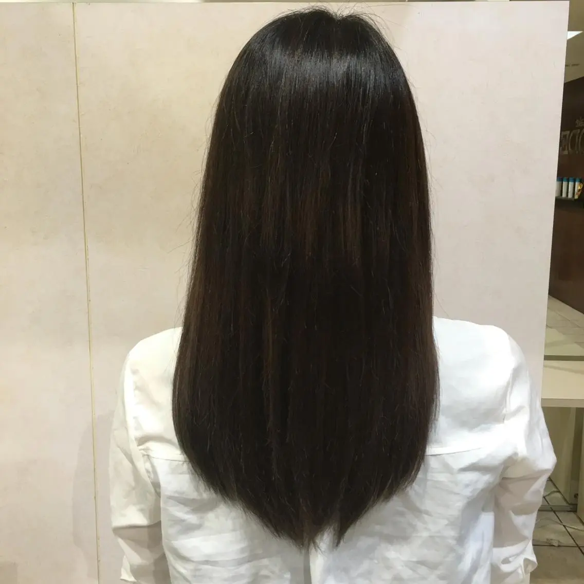 セミロング カラー ブリーチ ダークグレー ダークグレージュ グレージュ ブリーチなしカラー TAKA 【髪質改善】のヘアスタイル