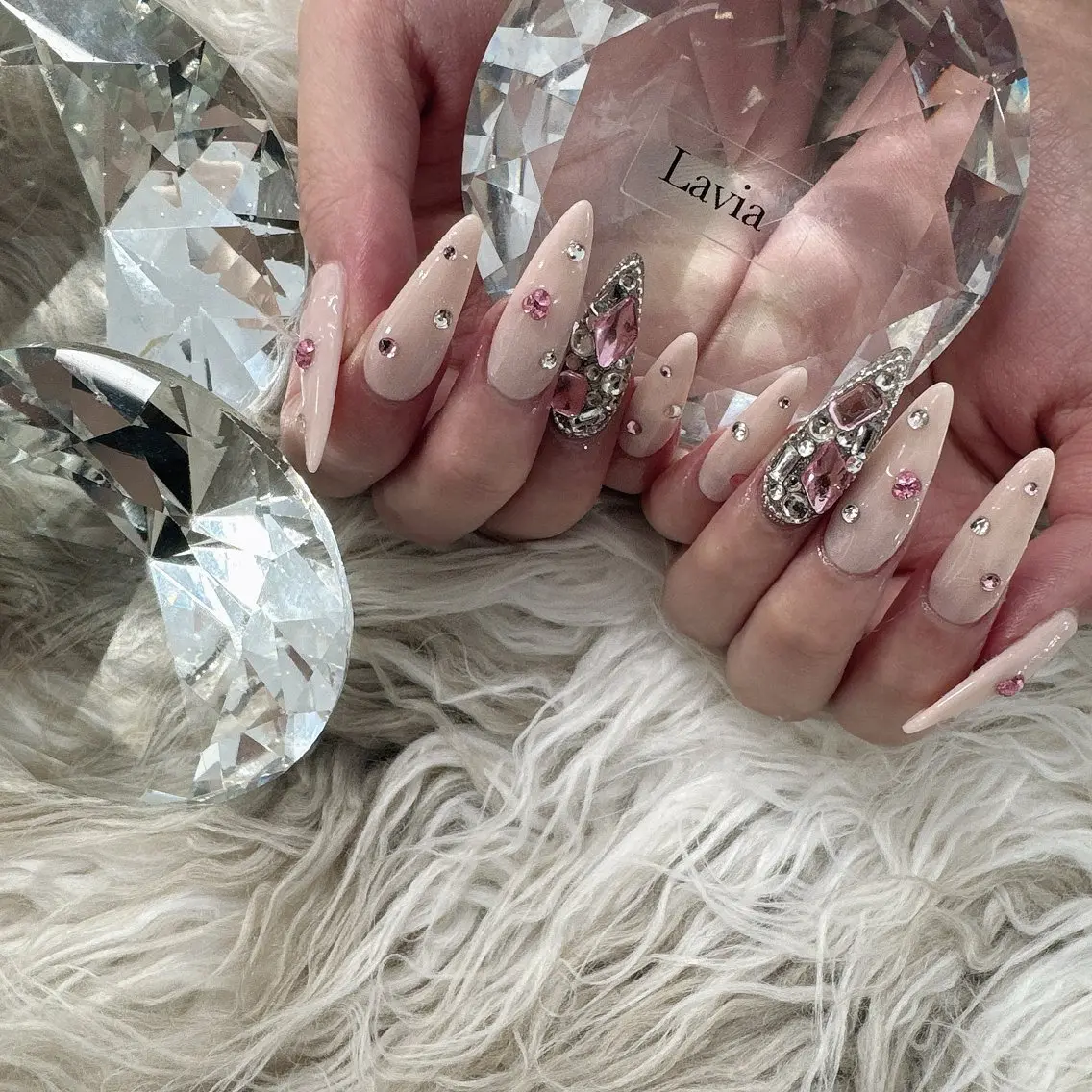 ネイル lavia🖤 ayumiのネイルデザイン