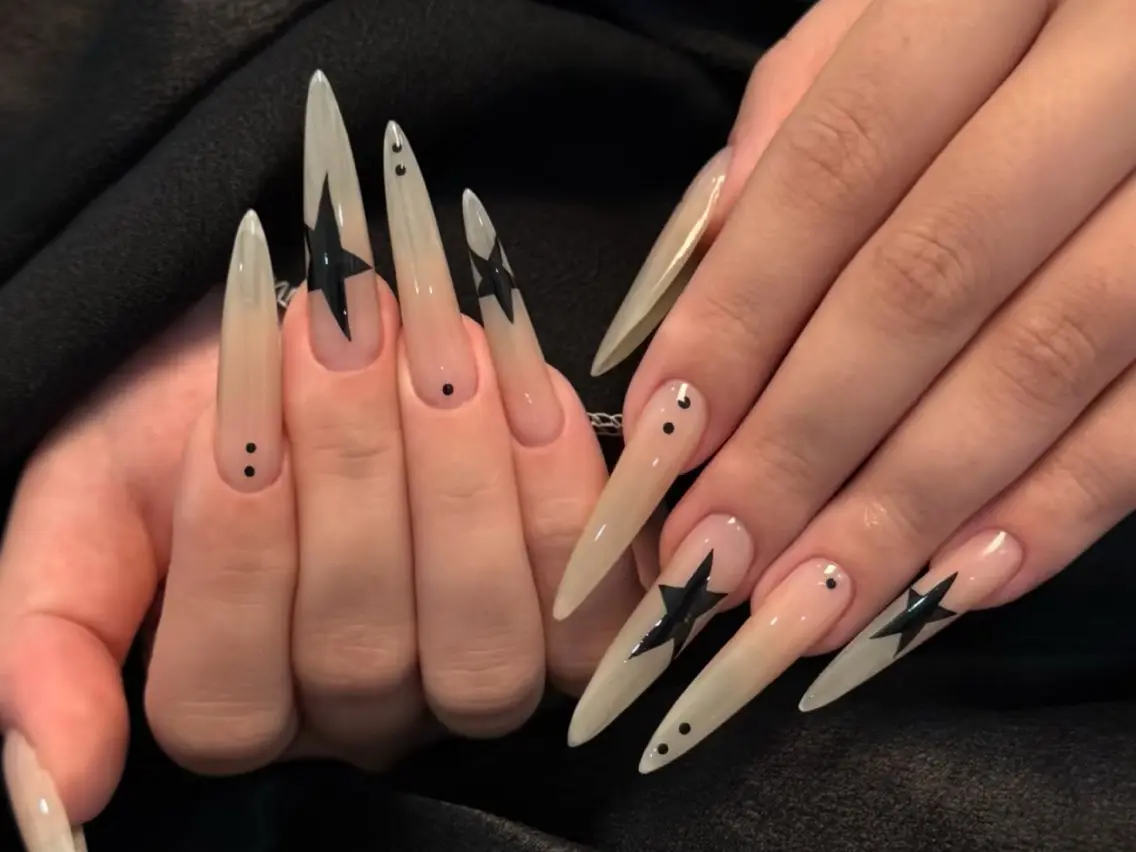 メンズ ネイル メンズ韓国風 オーロラネイル チークネイル 長さ出し フレンチネイル ハンドネイル ハンドケア NEW NAIL 池袋🔥🧲のネイルデザイン