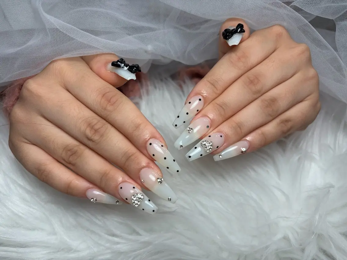 ネイル アートネイル 長さ出し ジェルネイル 韓国ネイル マグネットネイル ハンドネイル Cloudy Chan Nailのネイルデザイン