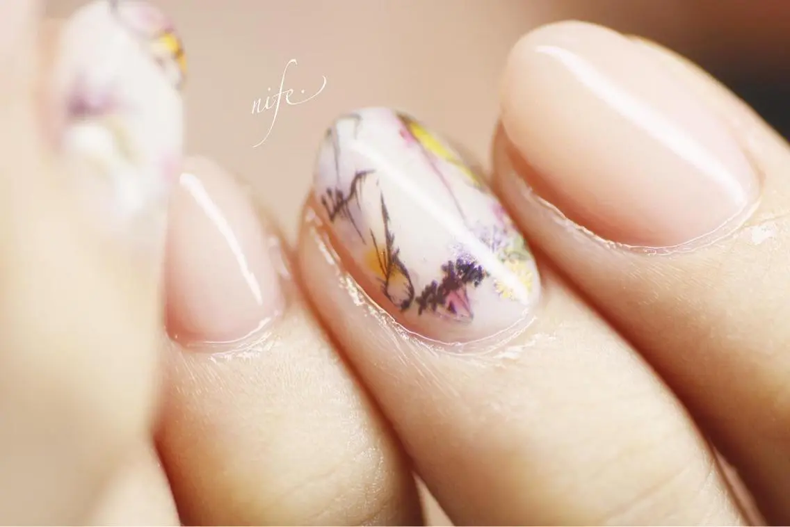 ネイル アートネイル フラワーネイル ワンカラーネイル 春ネイル atelier nife.のネイルデザイン