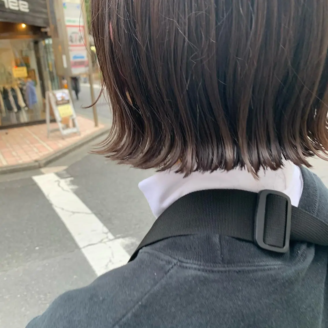 ショート カラー ヘアアレンジ サナ🌱 切りっぱなしボブのヘアスタイル