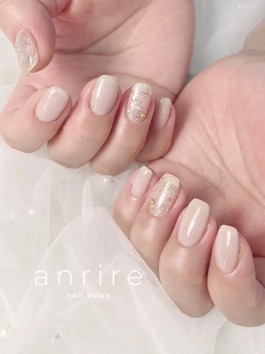 ネイル ラメ(グリッター) オフィスネイル 春ネイル ホワイト nailsalon anrireのネイルデザイン