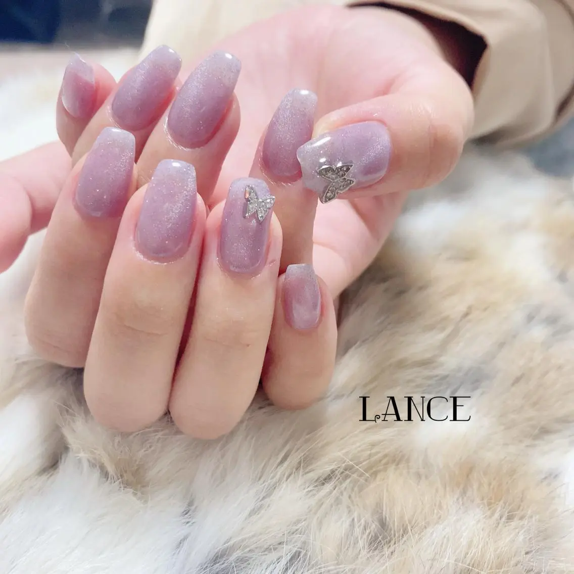 ミディアム ネイル オーロラネイル マグネットネイル ワンホンネイル 冬ネイル ハンドネイル Lance nailのネイルデザイン