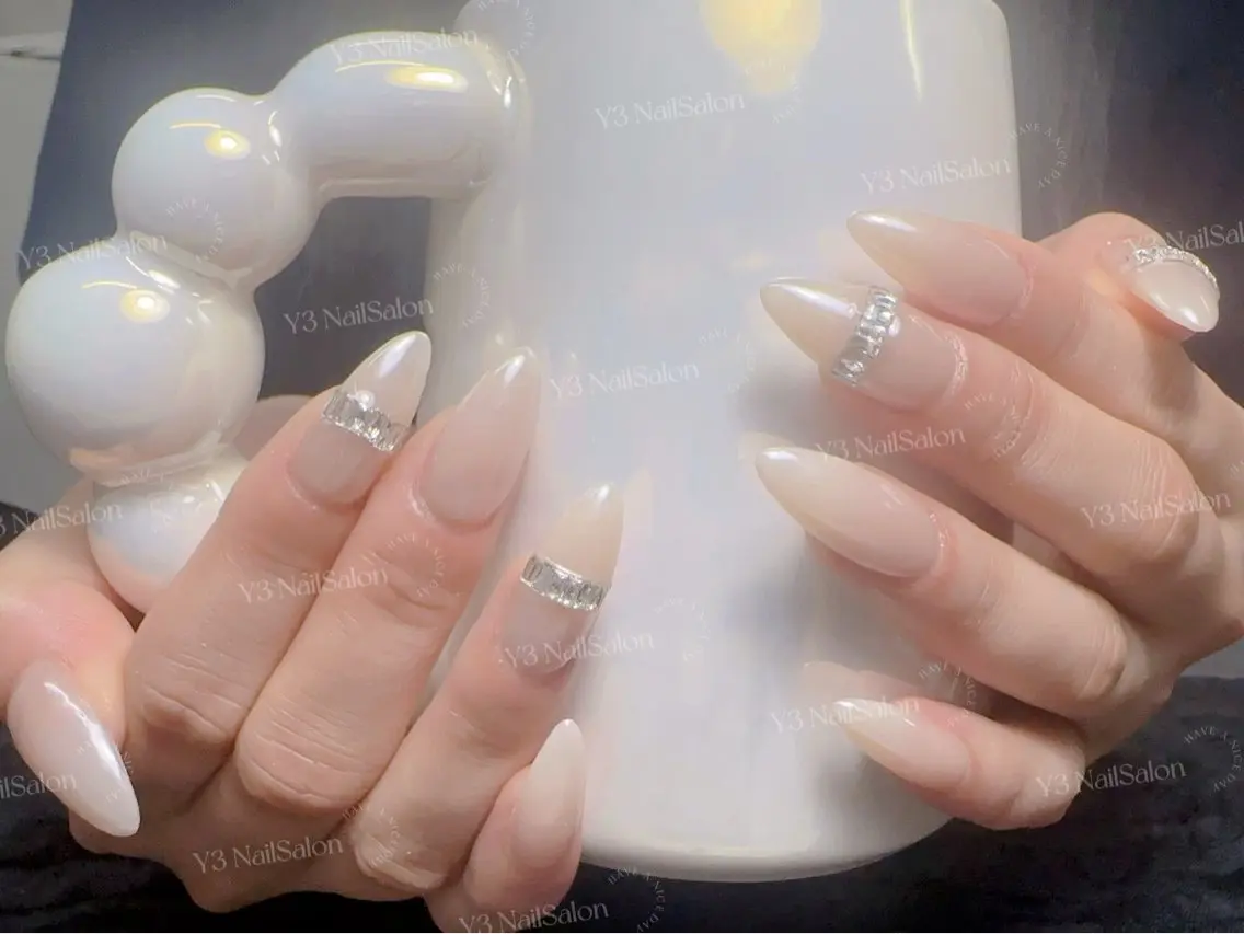 ネイル アートネイル フレンチネイル ミラーネイル オフィスネイル シンプルネイル ハンドネイル Y3 NailSalonのネイルデザイン
