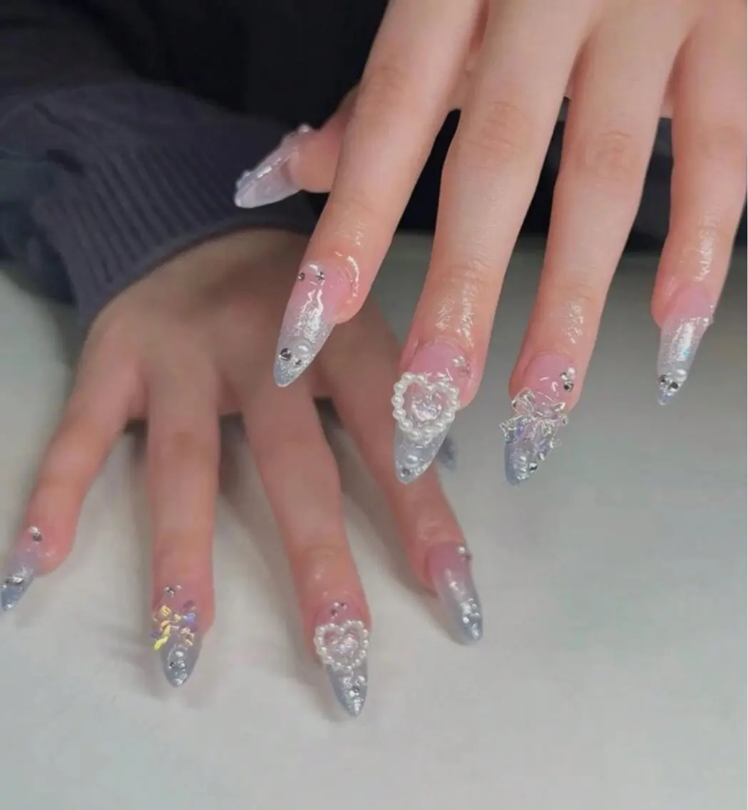 ネイル オーロラネイル フレンチネイル ジェルネイル ハロウィン キラキラネイル H.baby Nail Salonのネイルデザイン
