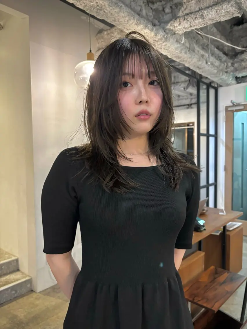 セミロング カラー ベージュカラー 透明感カラー ミルクティーベージュ レイヤーカット カット ヘアカラー トリートメント yu maのヘアスタイル