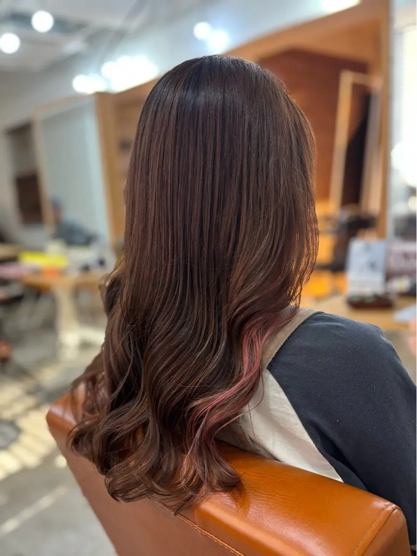 ロング カラー イヤリングカラー インナーカラー ピンクカラー 金子 千登のヘアスタイル