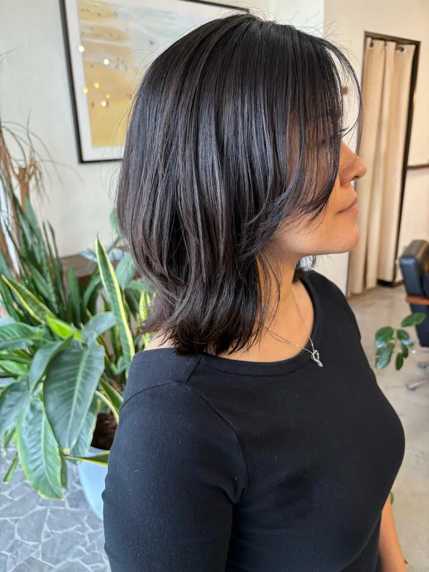ミディアム レイヤーカット 石崎 美帆のヘアスタイル