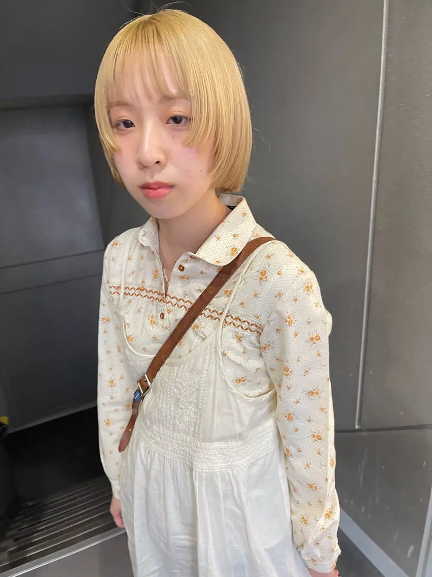 ショート カラー カット ヘアカラー トリートメント 💓パーマ，💗 レイヤーカットのヘアスタイル