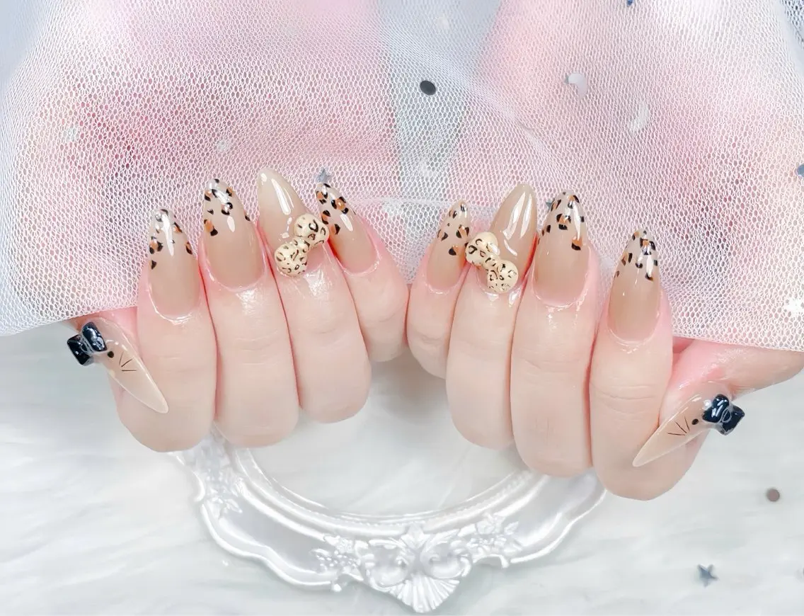 ネイル チークネイル 長さ出し フレンチネイル ジェルネイル グラデーション ハンドネイル THANHTHANH NAILのネイルデザイン