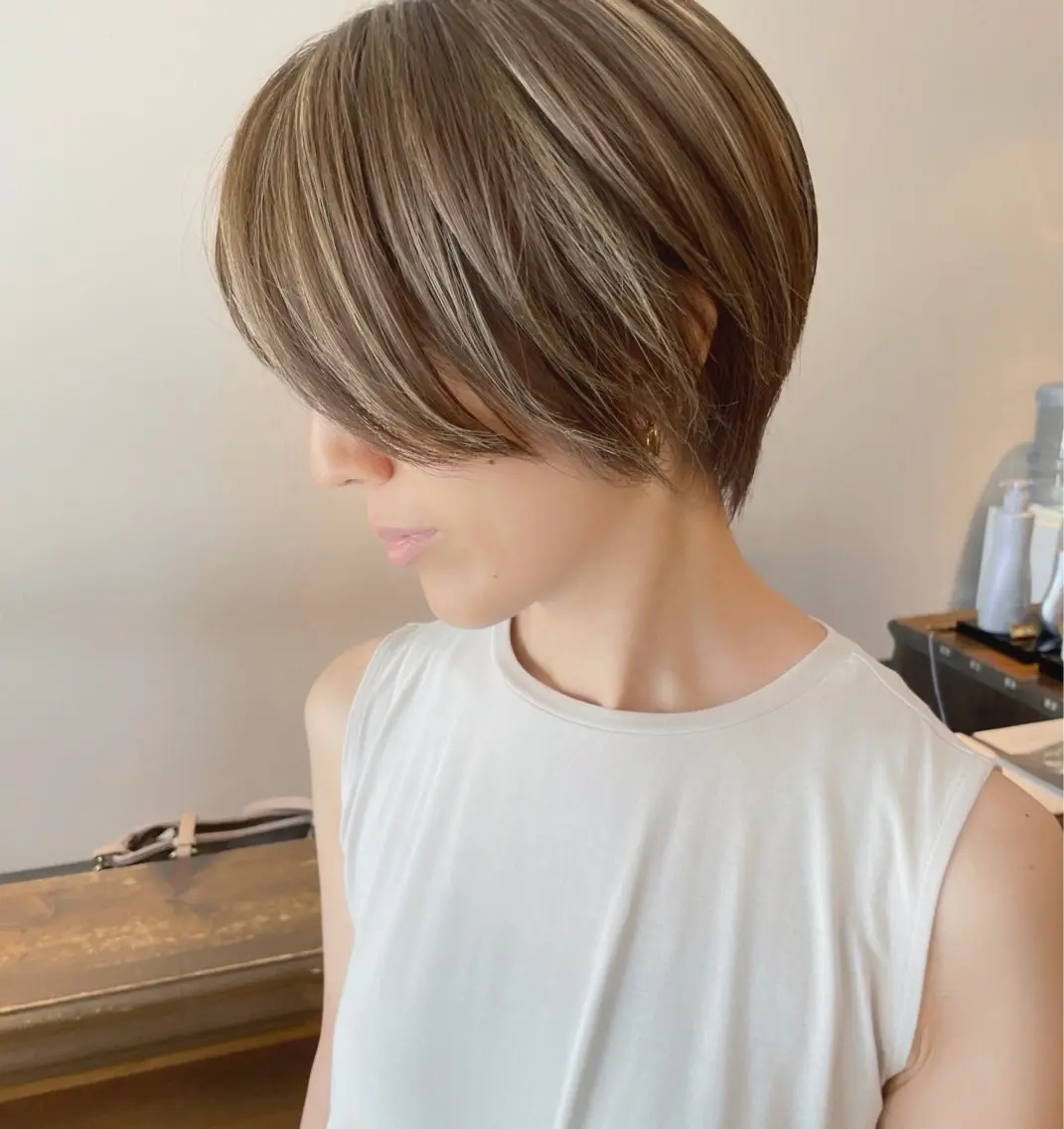 ショート カラー ハイライトカラー ハイライト カット ヘアカラー トリートメント 大人女性ショート専門 tomodaのヘアスタイル