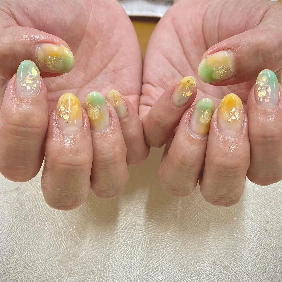 ネイル グリーン ニュアンスネイル オレンジ 夏ネイル ハンドネイル Mary nail .narumiのネイルデザイン