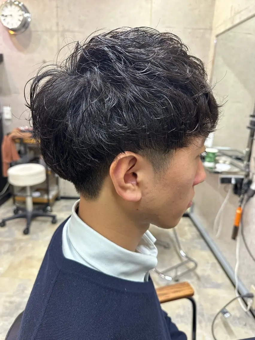ショート パーマ メンズ メンズパーマ スパイラルパーマ カット パーマ 💎メンズパーマ特化 🥇メンズのプロのヘアスタイル
