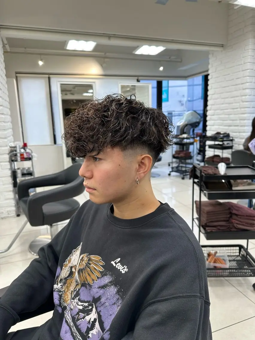 ショート パーマ メンズ スペインカール カット パーマ トリートメント フェザーパーマ職人 🪶ryosukeのヘアスタイル