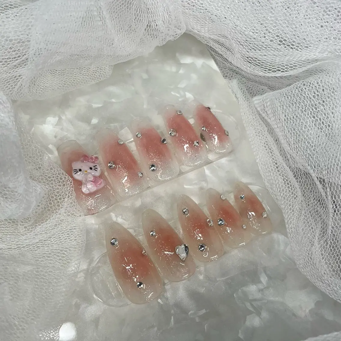 ネイル 鈴木 愛のネイルデザイン