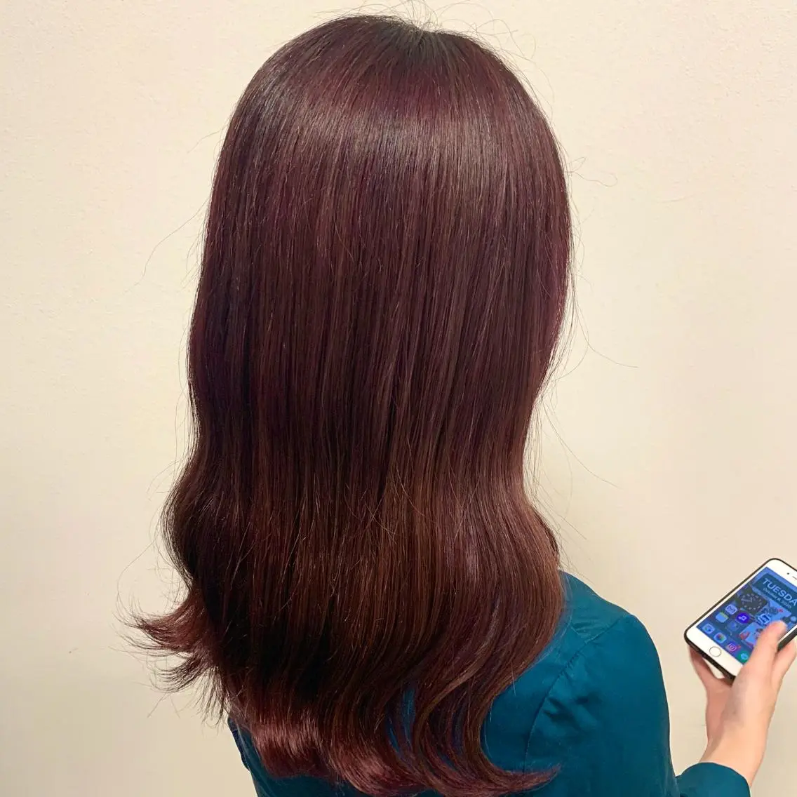 セミロング カラー ブリーチ カシス ピンクカラー 村田 来倖のヘアスタイル