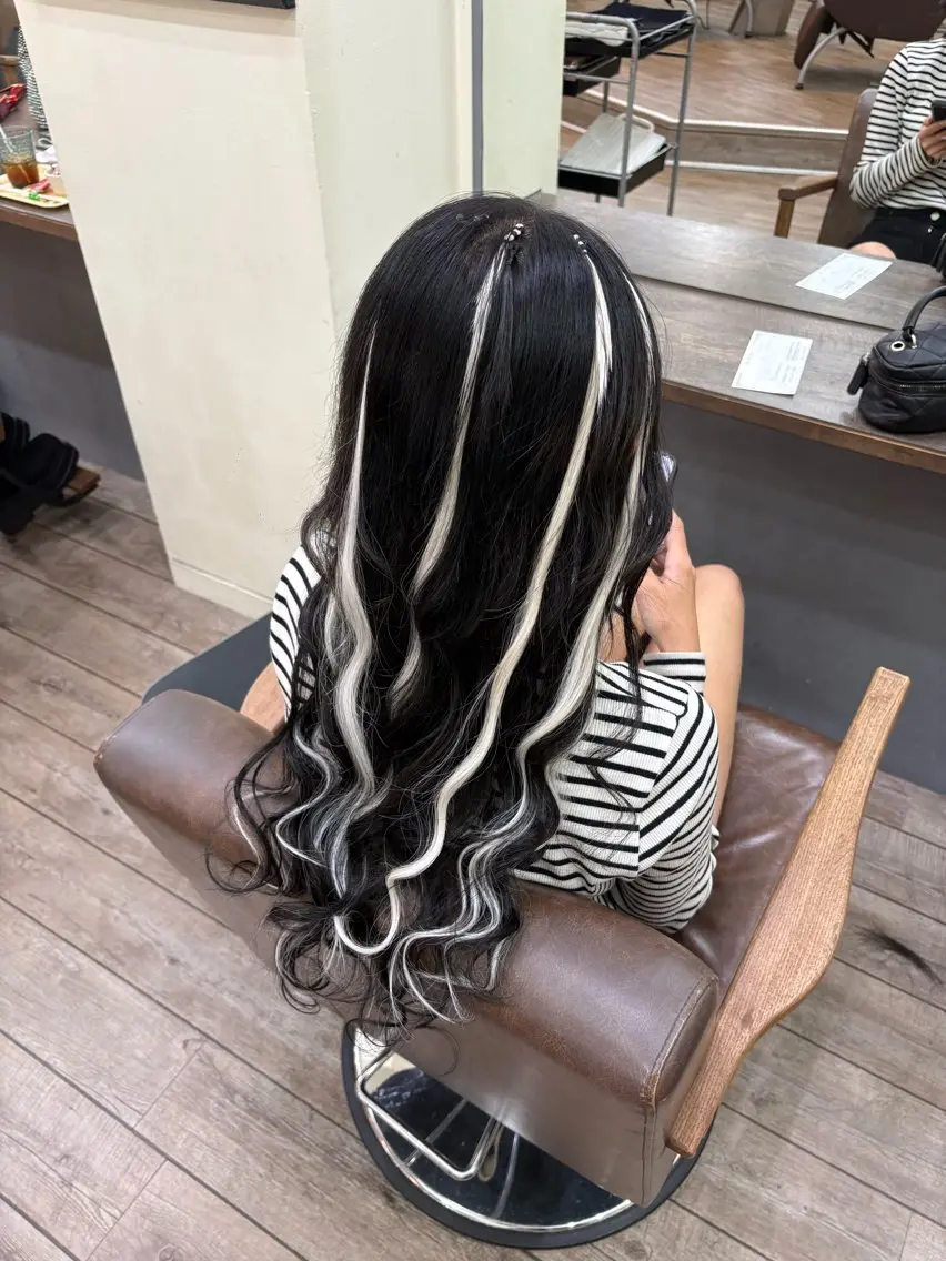 ロング カラー 編み込みエクステ ハイライトカラー エクステ ハイライト ヘアカラー エクステ WEST OLAND 黒坂佳乃のヘアスタイル
