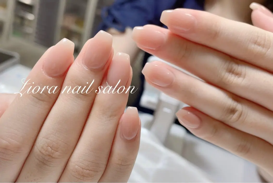 ネイル フレンチネイル ジェルネイル ガーリー グラデーション キラキラネイル ハンドネイル Liora nailのネイルデザイン